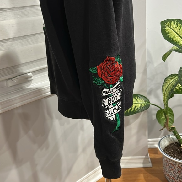 BOY LONDON PULLOVER
EMBROIDERED ROSE DESIGN - Picture 3 of 12